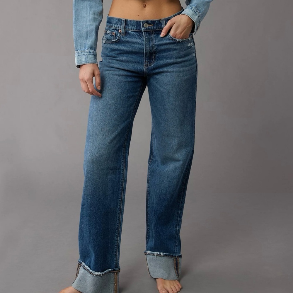 American Eagle Cuffed Hem Jeans Size 6 Short Medium Wash